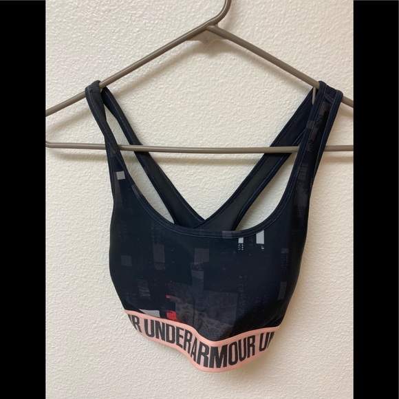 UNDER ARMOUR Padded Sports Bra Size Medium - Picture 1 of 6